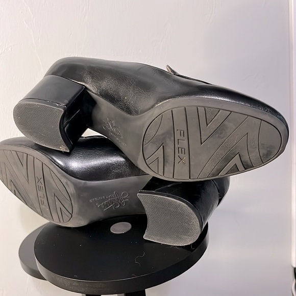 Life Stride soft system black loafers, size 9W. - Picture 6 of 11